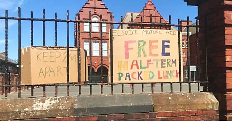 Mutual aiders gave out free packed lunches in Newcastle