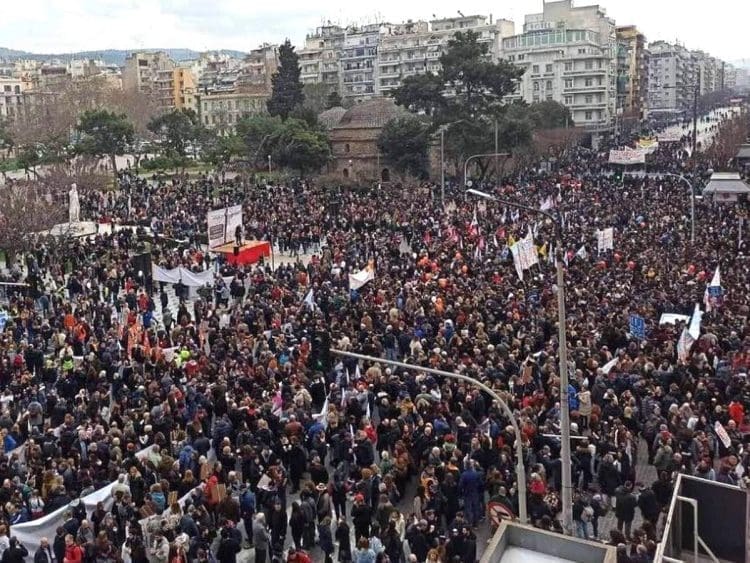 Greek strike huge crowds