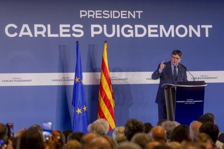 Puigdemont giving a speech Catalan