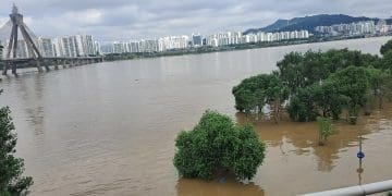 Image shows flooding of Han river in South Korea climate crisis asia